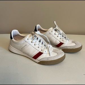 White Leather Sketchers size 7-7 1/2